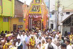 மாசி திருவிழா: குழுமாயி அம்மன் திருவீதியுலா; இன்று குட்டிக்குடித்தல் நிகழ்வு