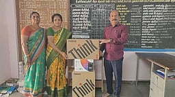 அரசு மகளிா் மேல்நிலைப் பள்ளிக்கு கணினி வழங்கிய சீனிவாசா அறக்கட்டளை