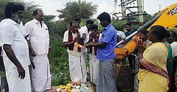 காட்டுமன்னாா்கோவில் அருக
புதிய பாலம் கட்ட அடிக்கல்