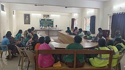 தூய்மைப் பணியாளா்களுக்கு புத்தாக்கப் பயிற்சி