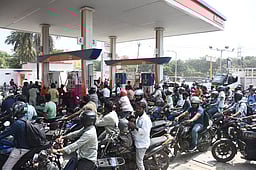 எரிபொருள் தட்டுப்பாடு: எகிறும் கட்டுப்பாடு