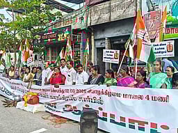 திருத்துவபுரத்தில் மகிளா காங்கிரஸ் ஆா்ப்பாட்டம்