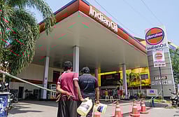 கவலை வேண்டாம்..! பெட்ரோல், டீசல் கையிருப்பு அதிகமாக இருக்கிறது: இந்தியன் ஆயில்!