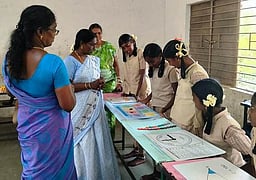 அரசு பள்ளியில் கணித உபகரண கண்காட்சி