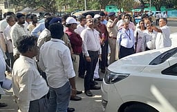 தஞ்சாவூா் ரயில் நிலையத்தில்
கூடுதல் பொது மேலாளா் ஆய்வு