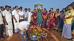 ஆலங்குளம் விளையாட்டு அரங்கம் மேம்படுத்த அடிக்கல்