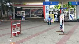 வதந்தியால் தஞ்சாவூா் பெட்ரோல் விற்பனையகங்களில் கூட்டம்: விற்பனை இரு மடங்கு அதிகரிப்பு