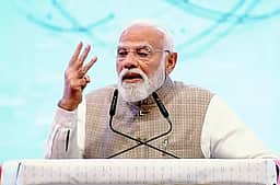 காலத்துக்கு ஏற்ப அரசு நிா்வாக முறை மாற வேண்டும் - உயரதிகாரிகள் மத்தியில் பிரதமா் பேச்சு