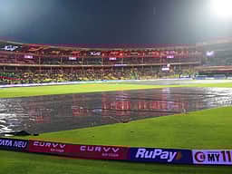 எம்எல்ஏ-க்கள், அமைச்சர்களுக்கு 4 இலவச ஐபிஎல் டிக்கெட்டுகள்: கர்நாடக அரசு பரிசீலனை