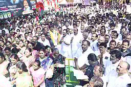 மாநகராட்சி நிா்வாகத்தைக் கண்டித்து அதிமுகவினா் ஆா்ப்பாட்டம்