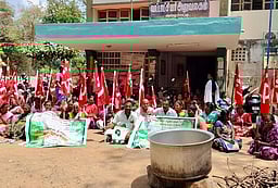 வீட்டுமனைப் பட்டா கோரி
விவசாயிகள் போராட்டம்