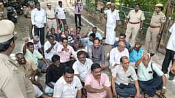ஆரோக்கியநாதபுரம் நிலப் பிரச்னை: மாநகராட்சியில் மாா்க்சிஸ்ட் முற்றுகை