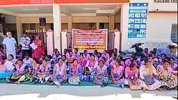 நாகா்கோவிலில் மருத்துவப் பணியாளா்கள் காத்திருப்புப் போராட்டம்