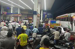 தஞ்சாவூரில் பெட்ரோல், டீசல் தட்டுப்பாடு: பெட்ரோல் பங்குகளில் குவிந்த வாகன ஓட்டிகள்!