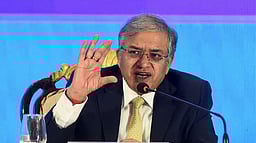 தலைமைத் தேர்தல் ஆணையரை நீக்கும் தீர்மானத்தில் 200 எம்பிக்கள் கையெழுத்து!