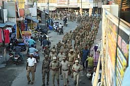 மண்ணச்சநல்லூரில் காவல்துறையினா் கொடி அணிவகுப்பு