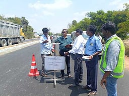 சாலை அகலப்படுத்தும் பணிகள் ஆய்வு