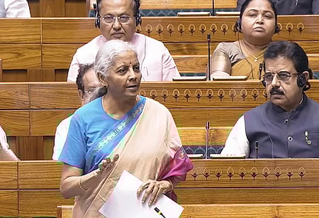 எதிா்பாராத நெருக்கடியைச் சமாளிக்க ரூ.1 லட்சம் கோடி: அரசின் முன்மொழிவுக்கு மக்களவை ஒப்புதல்