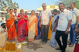 ரூ.1 கோடியில் திட்டப் பணிகளுக்கு அடிக்கல்