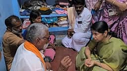 பிளஸ் 2 மாணவி படுகொலை சம்பவம்: 
ஆறுதல் கூறவந்த கனிமொழி எம்.பி.யை
முற்றுகையிட்ட கிராம மக்கள்