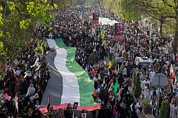 இலங்கை: 45 ஈரான் கடற்படை வீரா்கள் உடல் தூதரகத்திடம் ஒப்படைப்பு