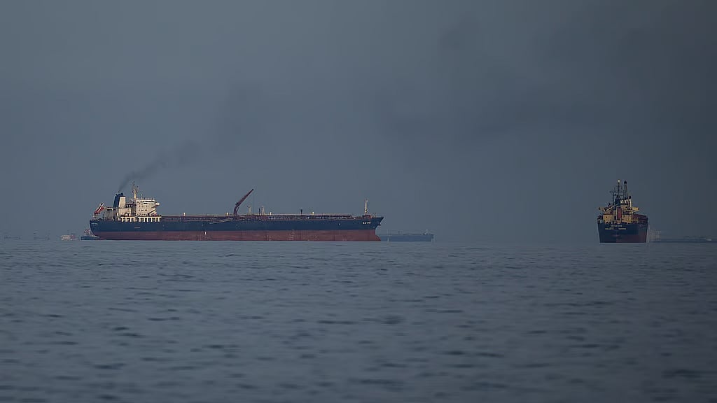 ஐக்கிய அரபு அமீரகத்தின் எண்ணெய்க் கப்பல்களுக்கு பாக். கடற்படை பாதுகாப்பு!