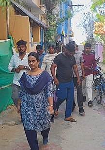 ஆகாஷின் பெற்றோரிடம் 
சிபிசிஐடி போலீஸாா் விசாரணை