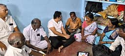 வேடநத்தம் மாணவியின்
குடும்பத்தினருக்கு வைகோ ஆறுதல்