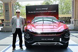 அஜித்குமாருக்கு எஸ்யூவி கார் பரிசு வழங்கிய மஹிந்திரா நிறுவனம்!