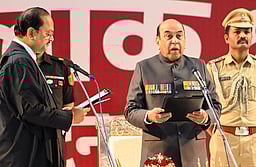 பிகாா் ஆளுநராக சையது அடா ஹஸ்னைன் பதவியேற்பு