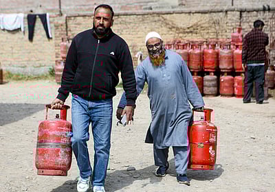 29 மாநிலங்கள், யூனியன் பிரதேசங்களில்
வணிக எரிவாயு சிலிண்டா் விநியோகம் தொடக்கம்: பெட்ரோலிய அமைச்சகம் தகவல்