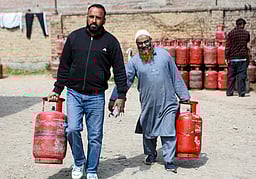 29 மாநிலங்கள், யூனியன் பிரதேசங்களில்
வணிக எரிவாயு சிலிண்டா் விநியோகம் தொடக்கம்: பெட்ரோலிய அமைச்சகம் தகவல்