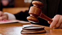 அம்பையில் மக்கள் நீதிமன்றம்: 11 வழக்குகளுக்குத் தீா்வு