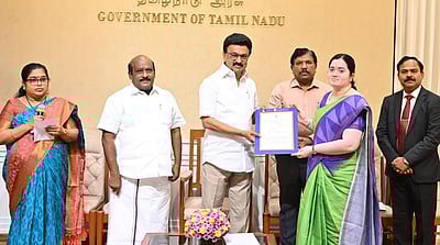 உதவிப் பேராசிரியர்களுக்கு பணி நியமன ஆணை வழங்கினார் முதல்வர்!