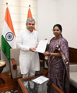 தமிழகத்தில் ‘கிழக்கு கடற்கரை ரயில்வே‘ அமைக்க வேண்டும் மத்திய அமைச்சரிடம் எம்பி சுதா மனு