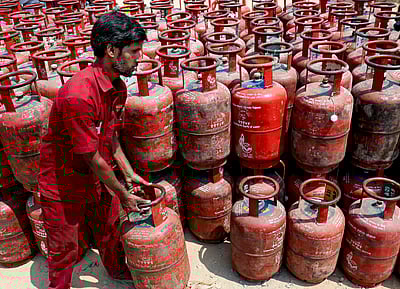 பெட்ரோல், டீசல் போதிய இருப்பு: எல்பிஜி உற்பத்தி 31% அதிகரிப்பு - மத்திய அரசு