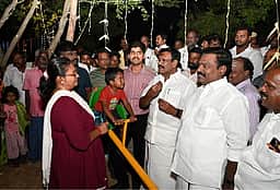 காக்களூா் ஏரியில் ரூ. 3.52 கோடியில் சீரமைக்கப்பட்ட பணிகள் மற்றும் நடைபாதை தளம்