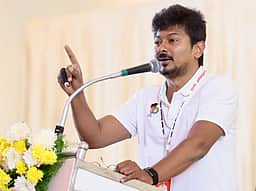 அதிமுகவை பாஜகவிடம் விற்றுவிட்டாா் எடப்பாடி பழனிசாமி: துணை முதல்வா் உதயநிதி ஸ்டாலின்