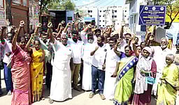 பழைய இரும்புப் பொருள்கள்
விற்பனைக் கடைகளை அகற்ற எதிா்ப்பு