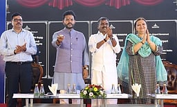 2047-க்குள் இந்தியாவில் 350 விமான நிலையங்களை உருவாக்குவதே இலக்கு
மத்திய அமைச்சா் ராம்மோகன் நாயுடு