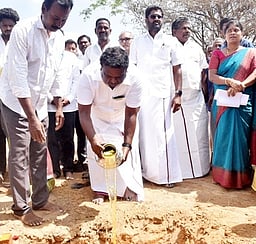 சிலால், குமிளங்குழியில் துணை மின் நிலையம் கட்டும் பணிக்கு அமைச்சா் அடிக்கல்