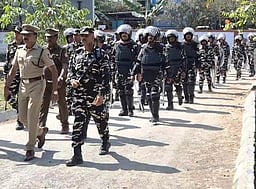 ஸ்ரீ பெரும்புதூரில் கொடி அணிவகுப்பு