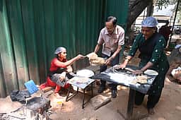 சென்னையில் உணவு வகைகள் 20% விலை உயா்வு - மக்கள் கடும் பாதிப்பு