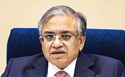 வாக்கு சதவிகிதம் அதிகரிப்பா? தலைமைத் தேர்தல் ஆணையரின் நகைச்சுவை: திமுக 