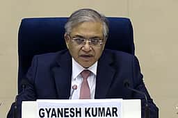 தலைமைத் தோ்தல் ஆணையரை பதவிநீக்கக் கோரி மீண்டும் நோட்டீஸ்: எதிா்க்கட்சிகள் திட்டம்