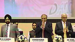 தலைமைத் தோ்தல் ஆணையரைப் பதவிநீக்க தீா்மானம் நிராகரிப்பு!