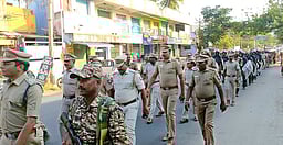 பழனியில் துணை ராணுவப் படையினா் கொடி அணிவகுப்பு