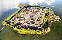 சைபீரியாவில் ஒரு தீவுக்கோட்டை!