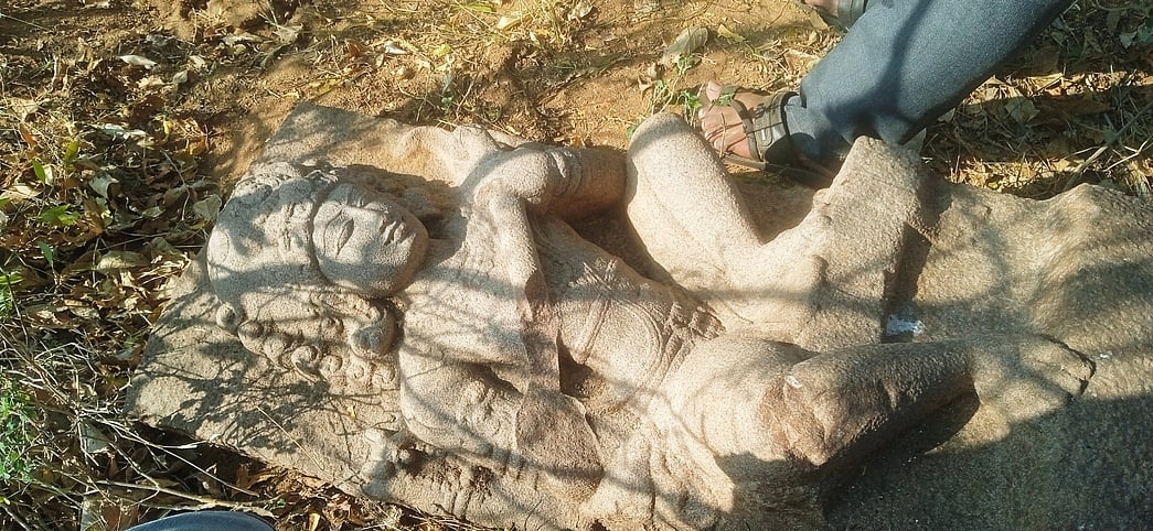 ஆய்வில் கண்டெடுக்கப்பட்ட சிற்பங்கள்