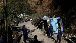 நேபாளத்தில் சாலை விபத்தில் 7 தமிழா்கள் பலி! உடல்களை கொண்டு வர தமிழக அரசு நடவடிக்கை!